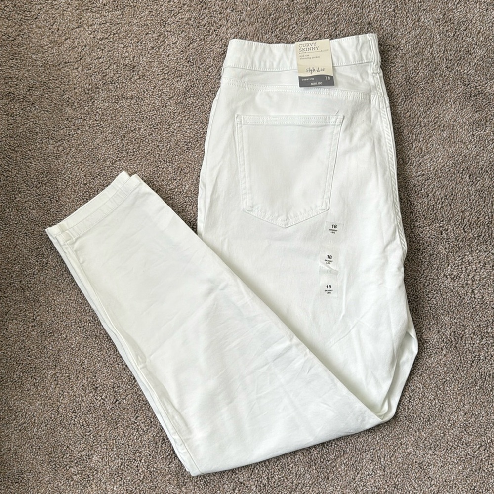 NWT Style & Co. Curvy Skinny Jean - 18